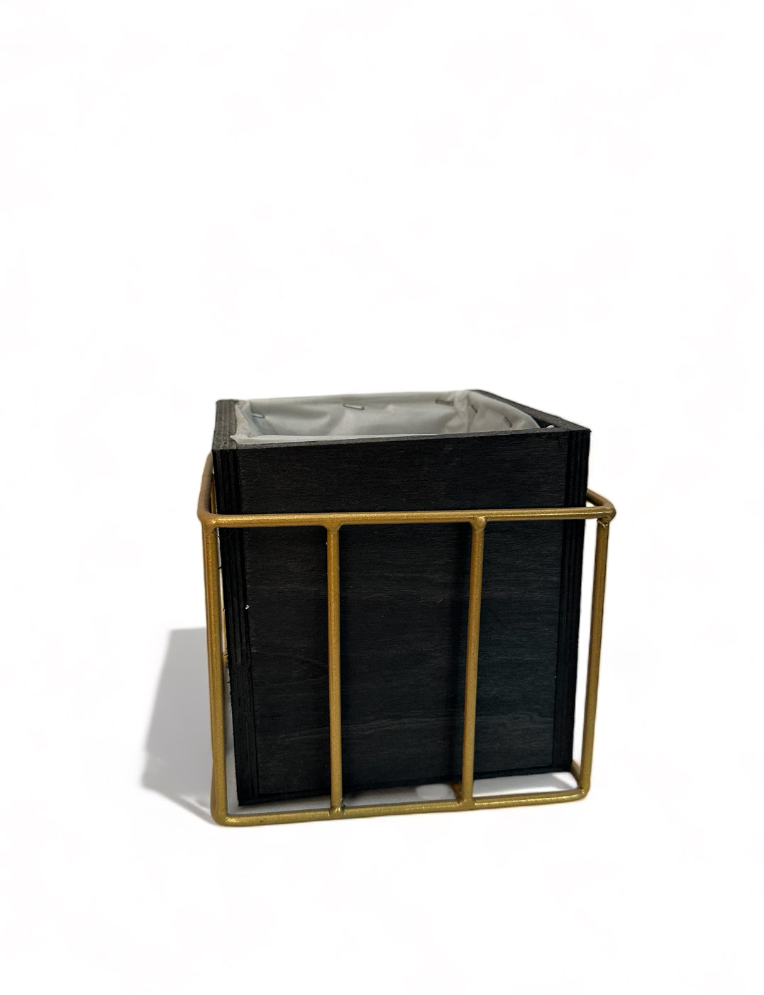 Ξύλινο τετράγωνο μαύρο κασπώ με χρυσή μεταλλική βάση 15*15