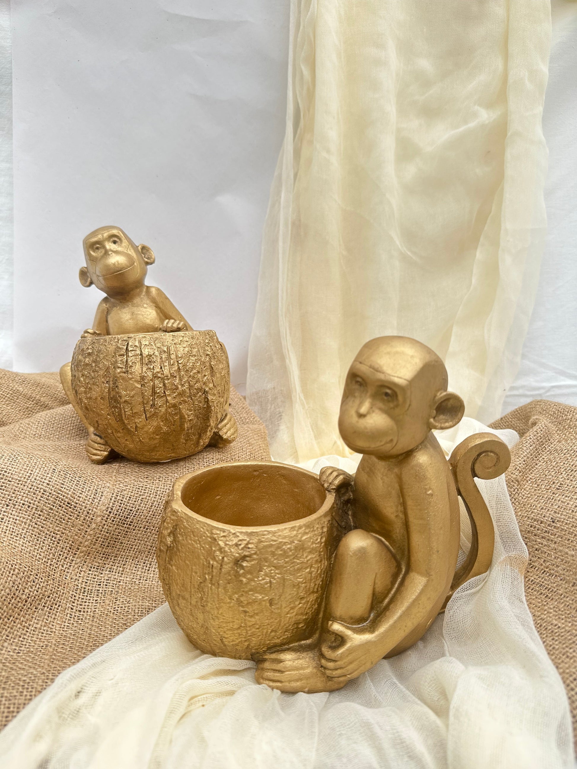 Τσιμεντένιο κασπώ monkey Β χρυσό 16*23*20